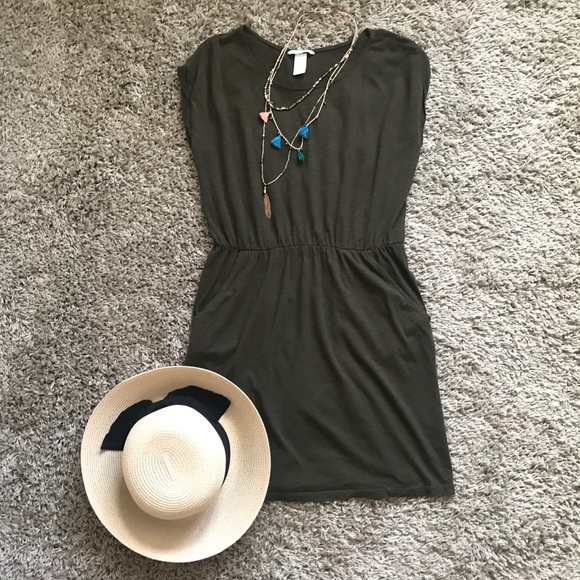 H&M Dresses & Skirts - LAST CHANCE Khaki Green Jersey Dress w/ Pockets
